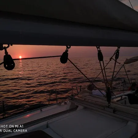 Capri Positano Coast Sail ספינת מלון *
