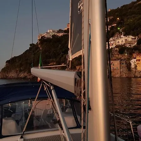 Capri Positano Coast Sail ספינת מלון אמאלפי